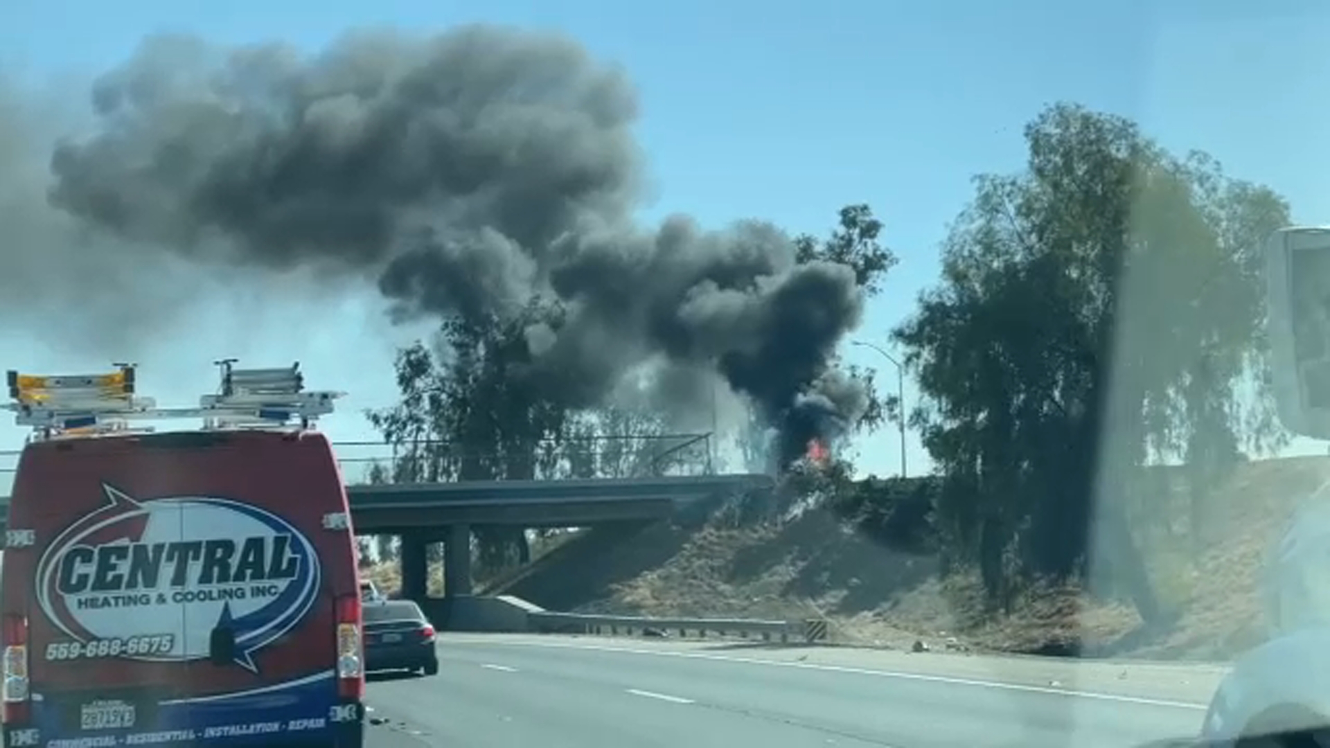 300枚限定◆メロハー,AOR◆LOUDGUNS/BROKEN HIGHWAY Fatal traffic collision shuts down onramp, overpass on Highway 99