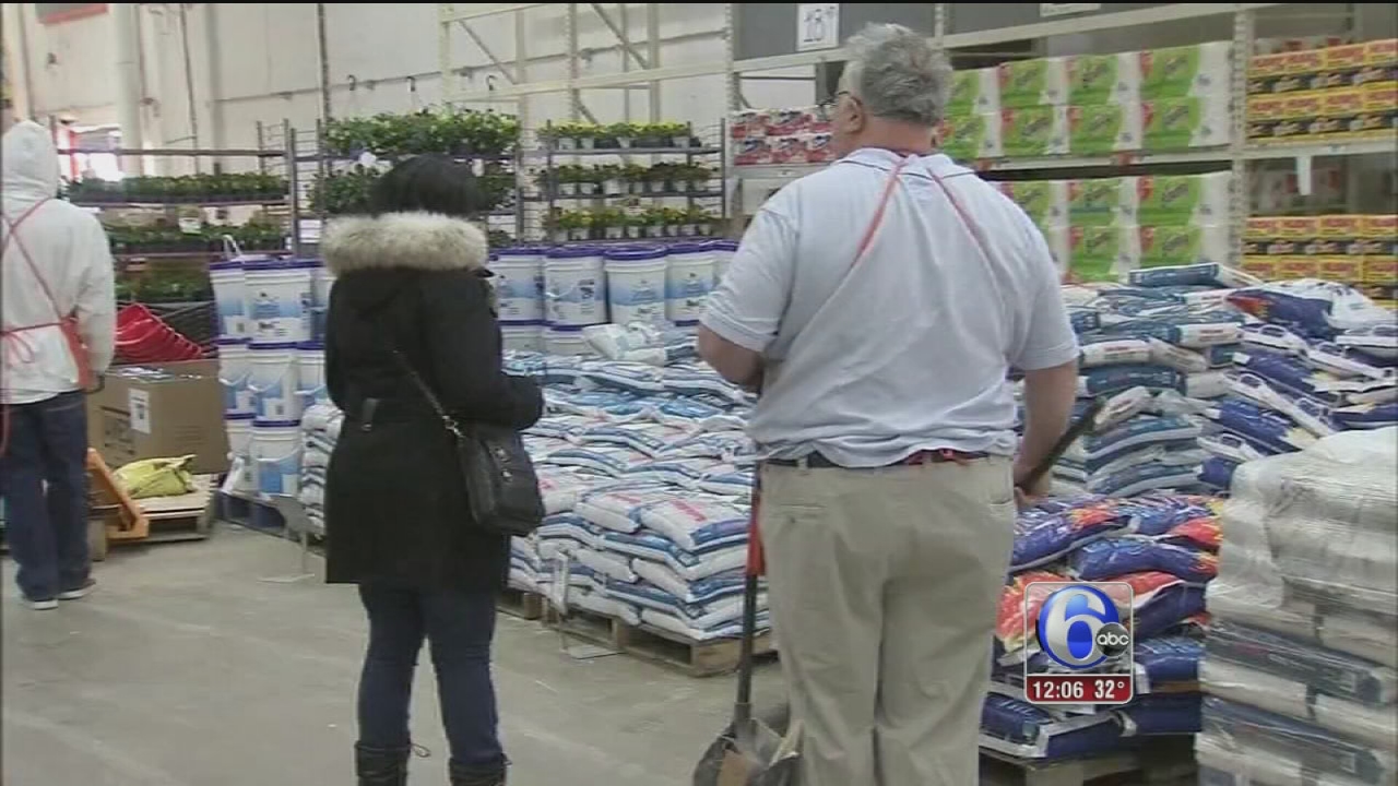 Shoppers stock up ahead of storm