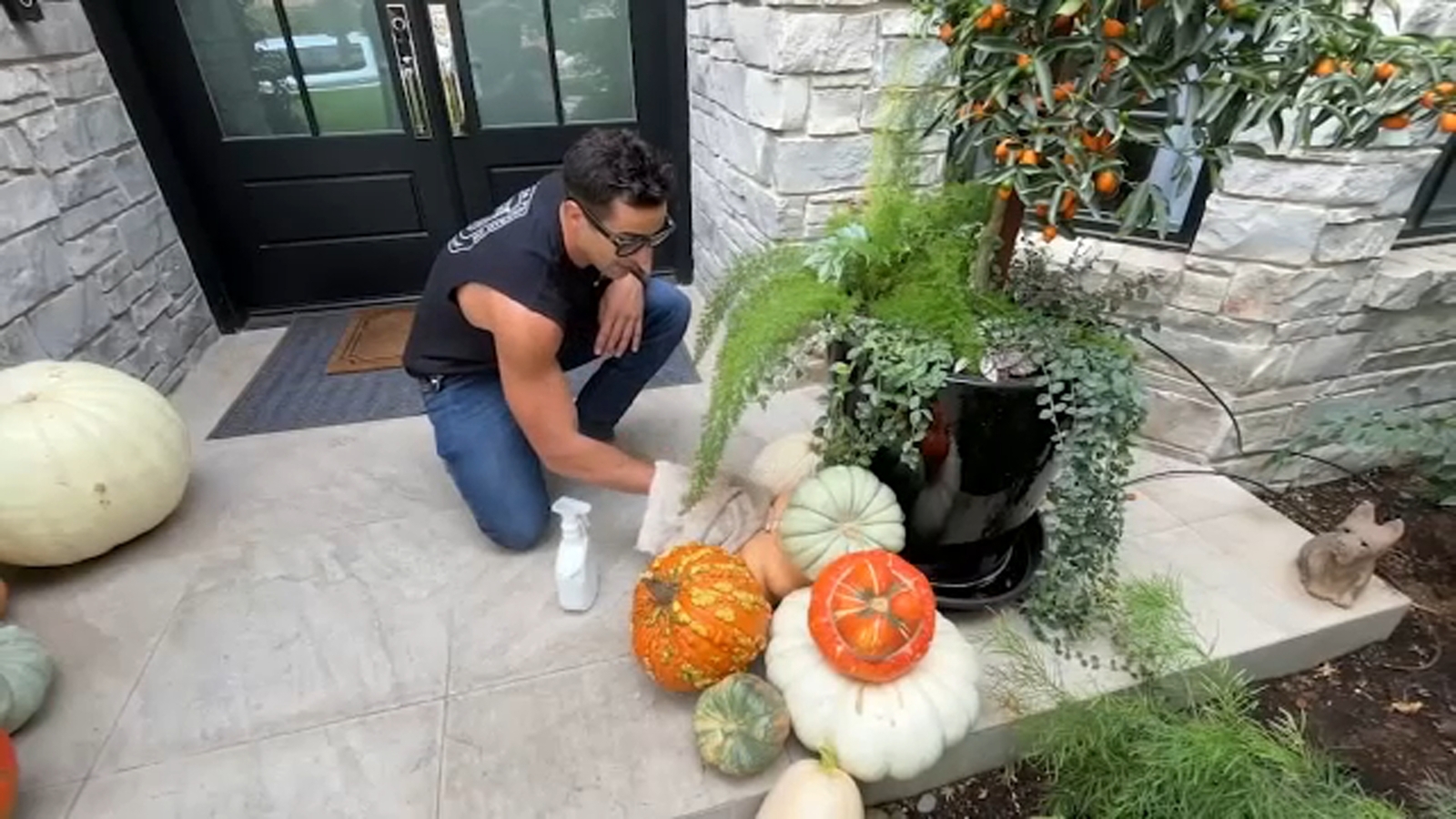 Tulare Farmer creates pumpkin delivery service to help spruce up Halloween decorations