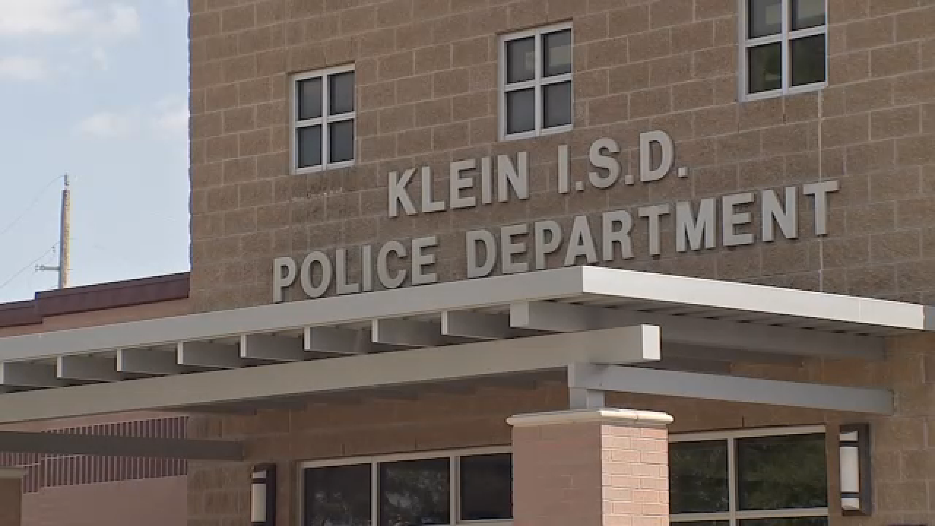 Klein ISD notifies parents after students were contacted by 30-year-old man on parole, police say