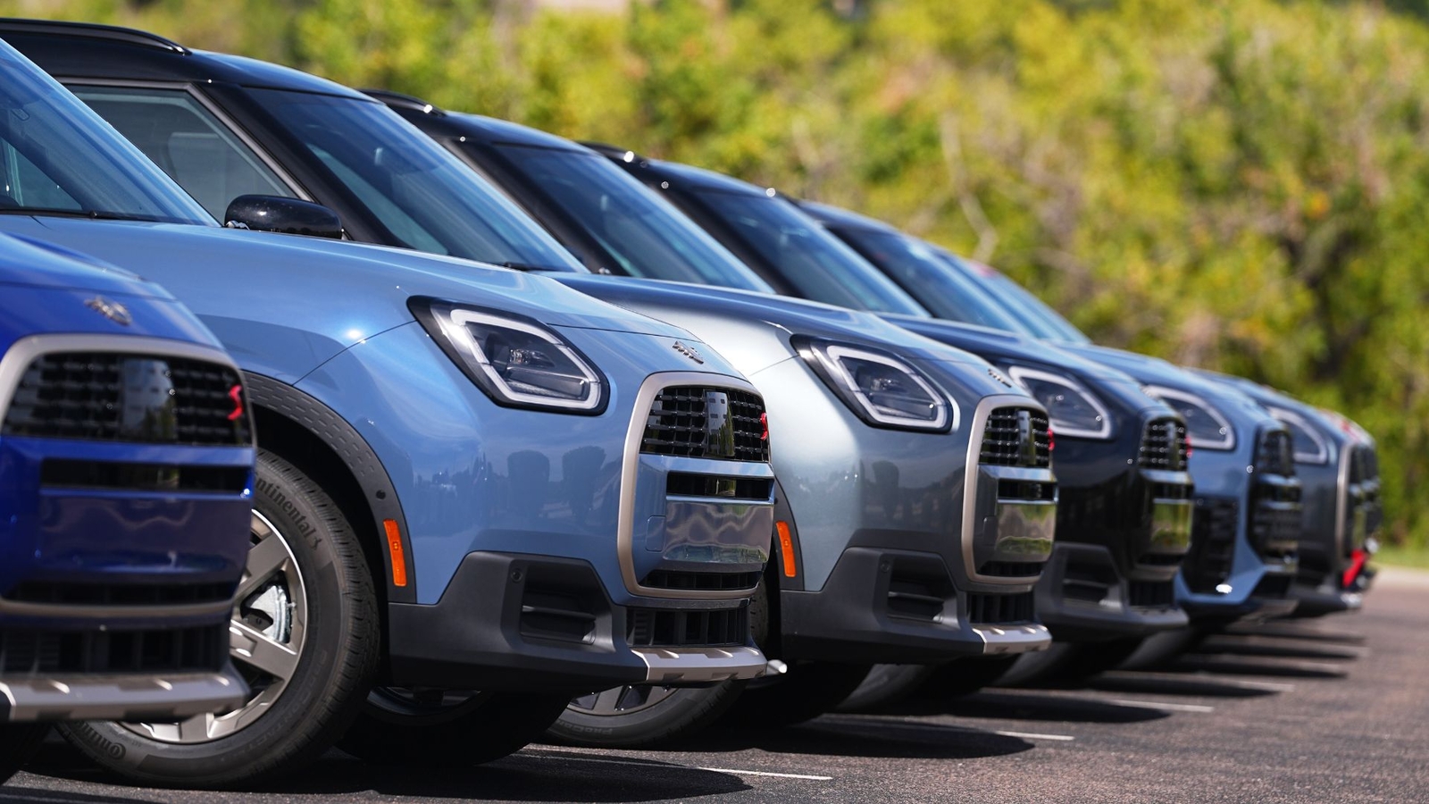Average price of new car tops $50k for first time, report finds
