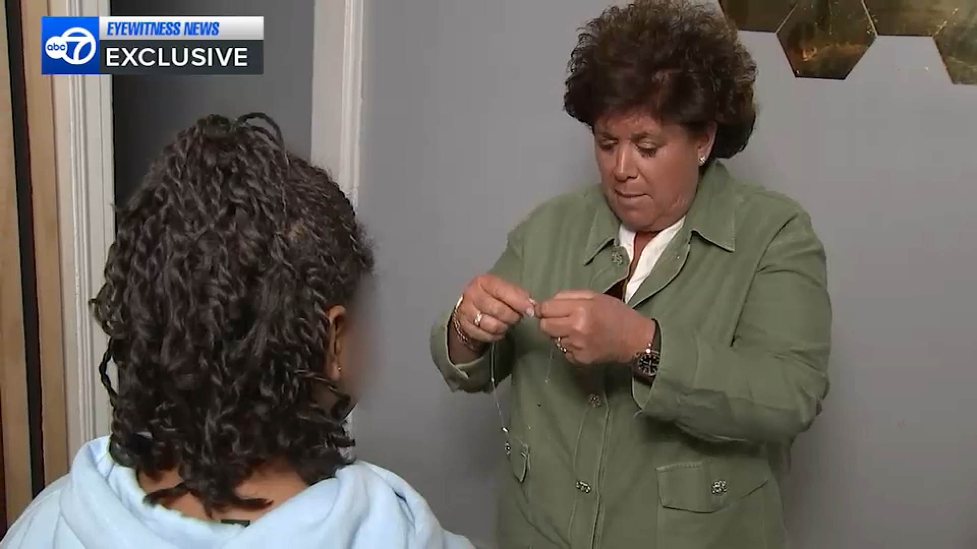 New York jeweler makes special necklace for girl robbed while walking home from school