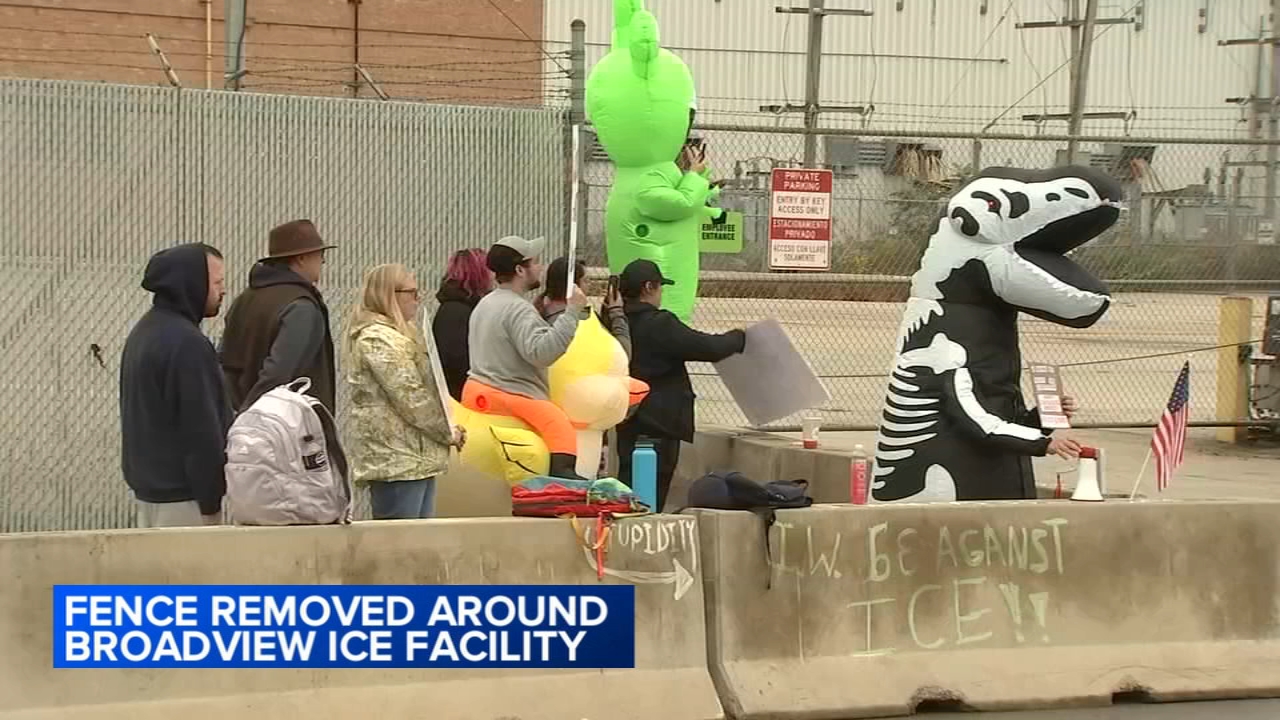 Crews remove fence around Broadview ICE facility