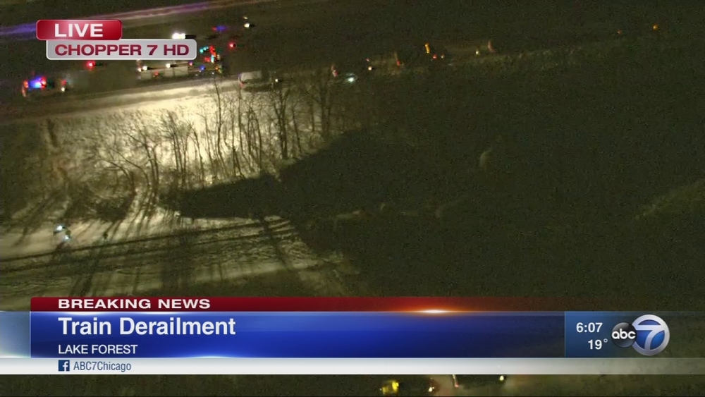 Freight train derails in Lake Forest