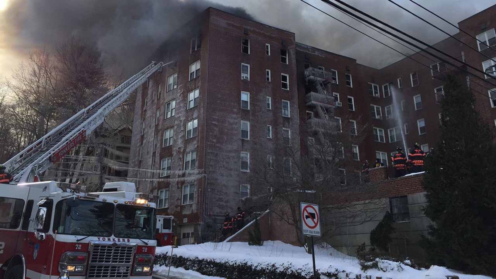 Apartment building in Yonkers leaves 1 dead - ABC7 New York