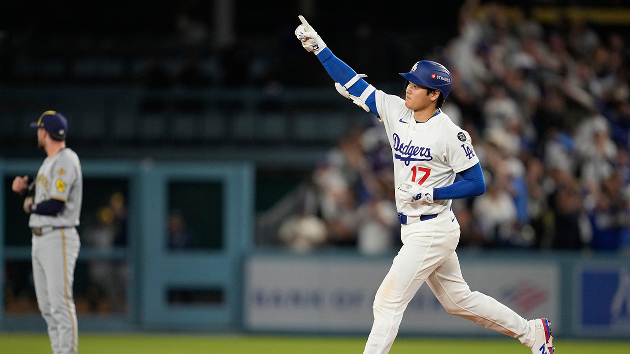 Dodgers return to World Series: Shohei Ohtani hits 3 home runs, pitches six  scoreless as LA clinches pennant - ABC7 Los Angeles