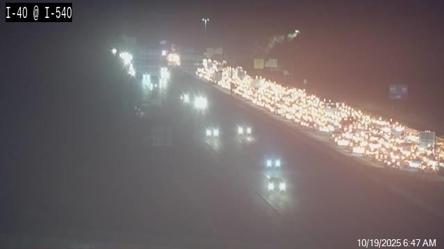 L'incidente sulla I-40 in direzione ovest vicino a Page Road ha causato un grave backup dopo che tutte le corsie sono state chiuse.