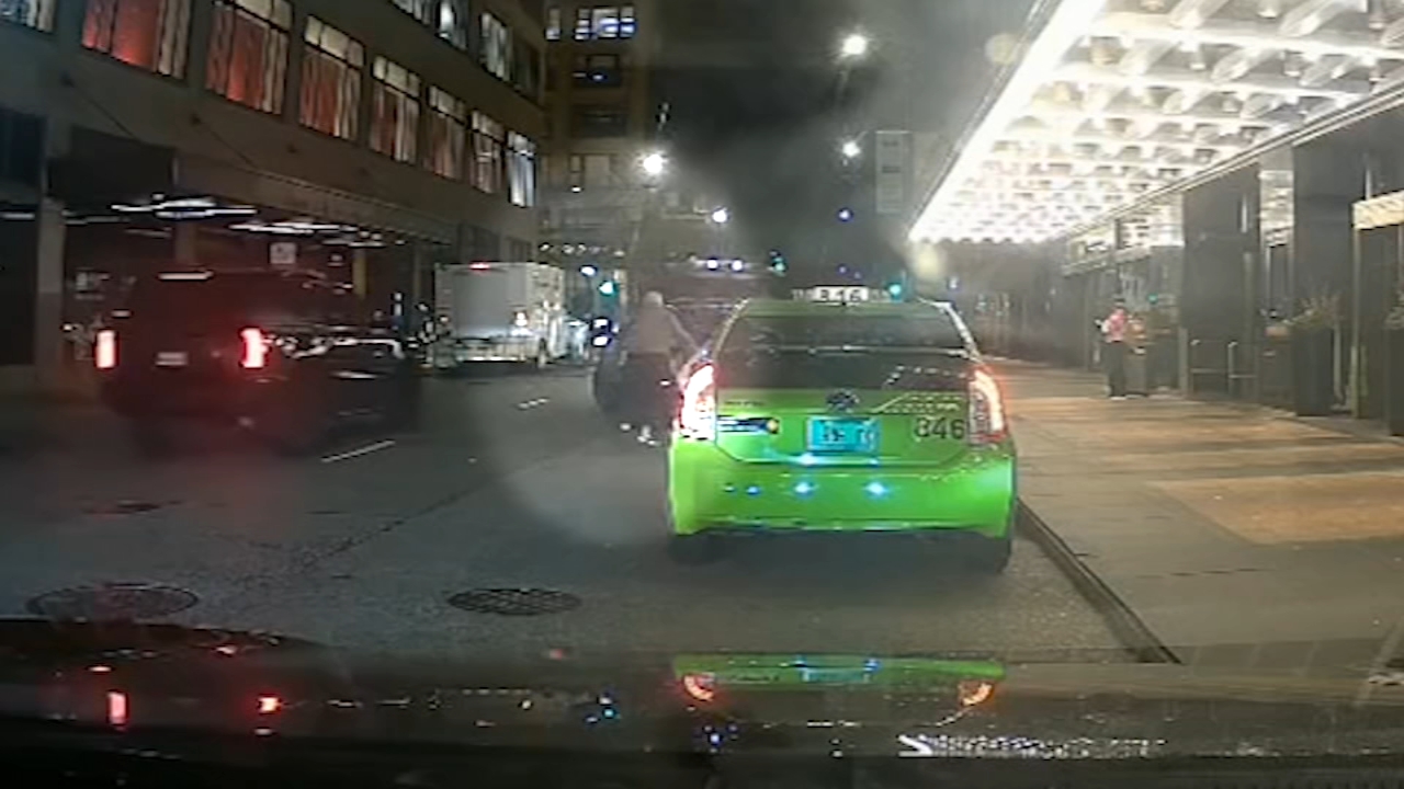 Video captures brazen car theft outside downtown hotel