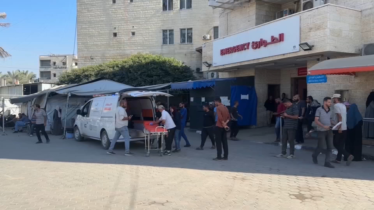 Renewed fighting tests Gaza ceasefire and Israel briefly halts aid