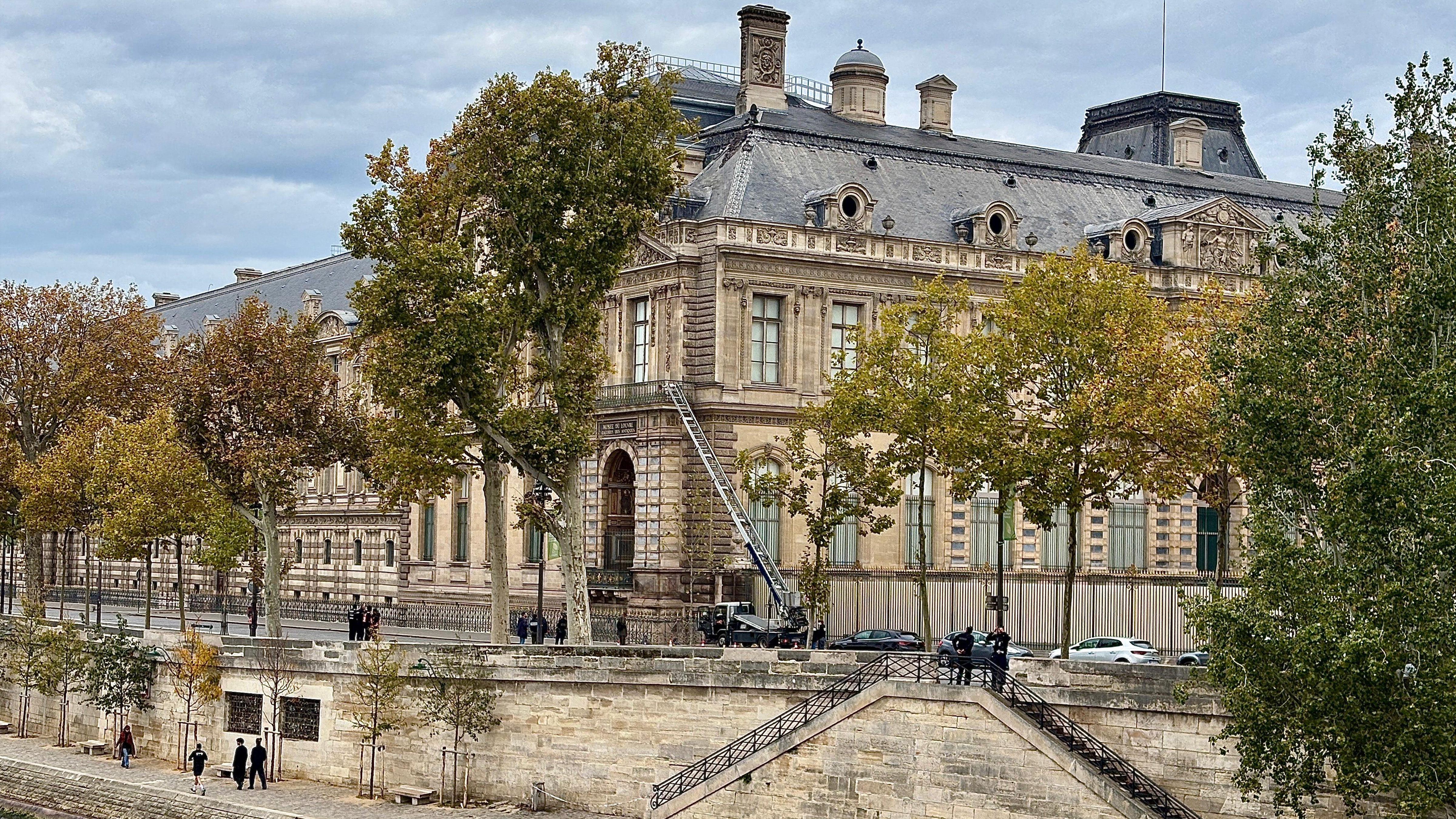 A basket lift used by thieves is seen at the Louvre museum Sunday Oct.19, 2025 in Paris.