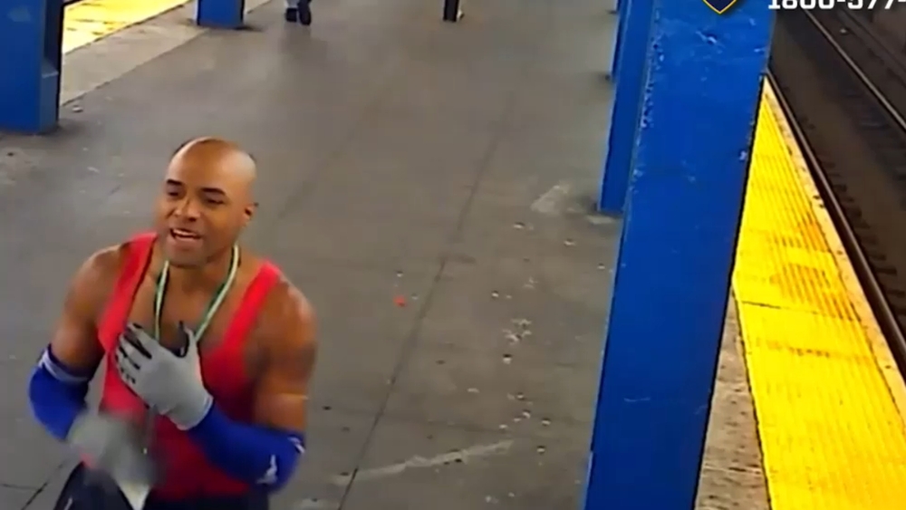 NYPD looking for subway assault, robbery suspect in Kingsbridge Heights