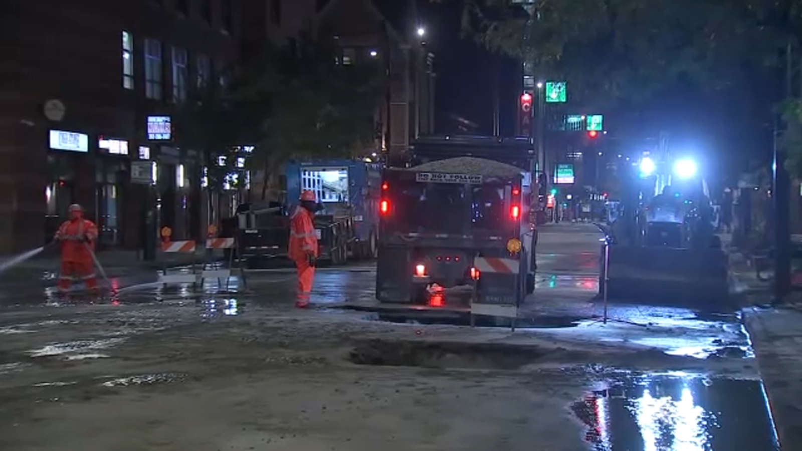 Crews repairing water main break on Near North Side, closing traffic on Ohio Street