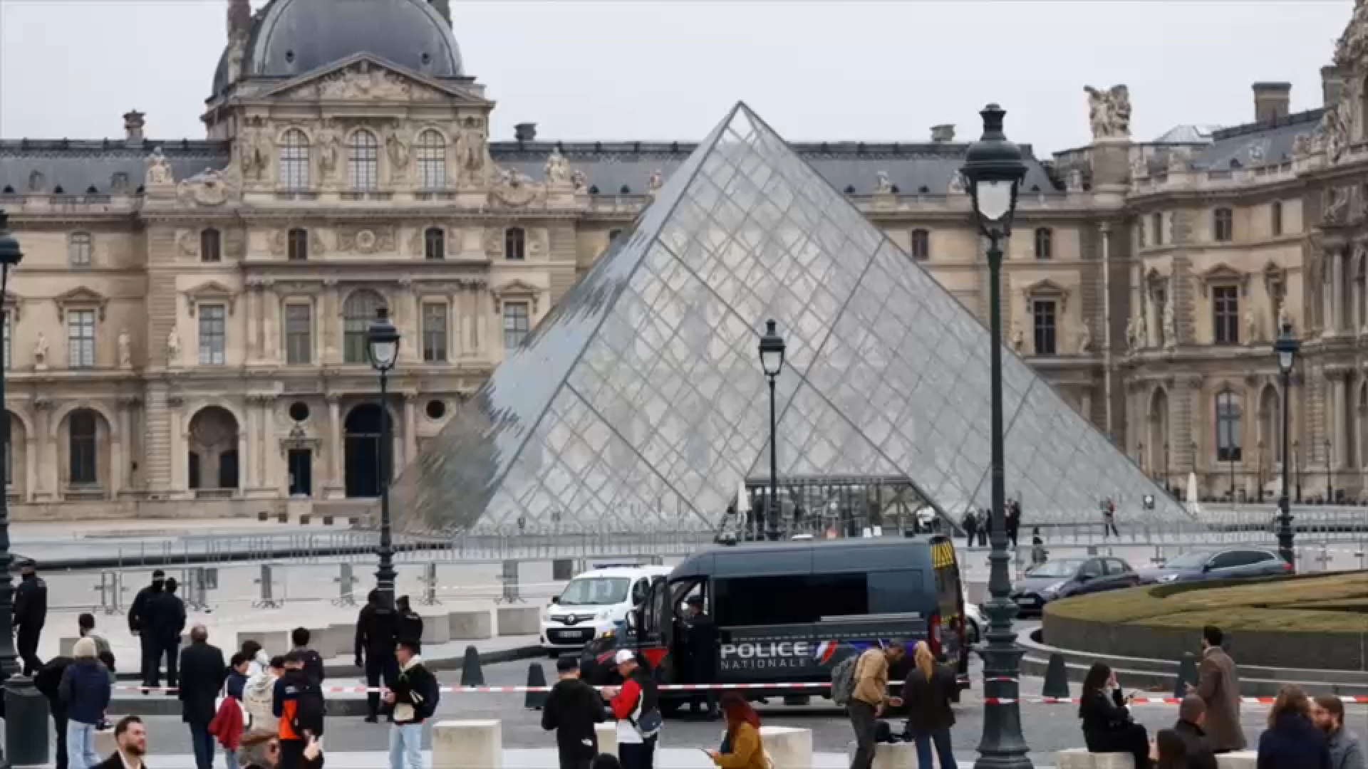 Traces of DNA found on helmets, gloves left behind by suspects at the Louvre: sources