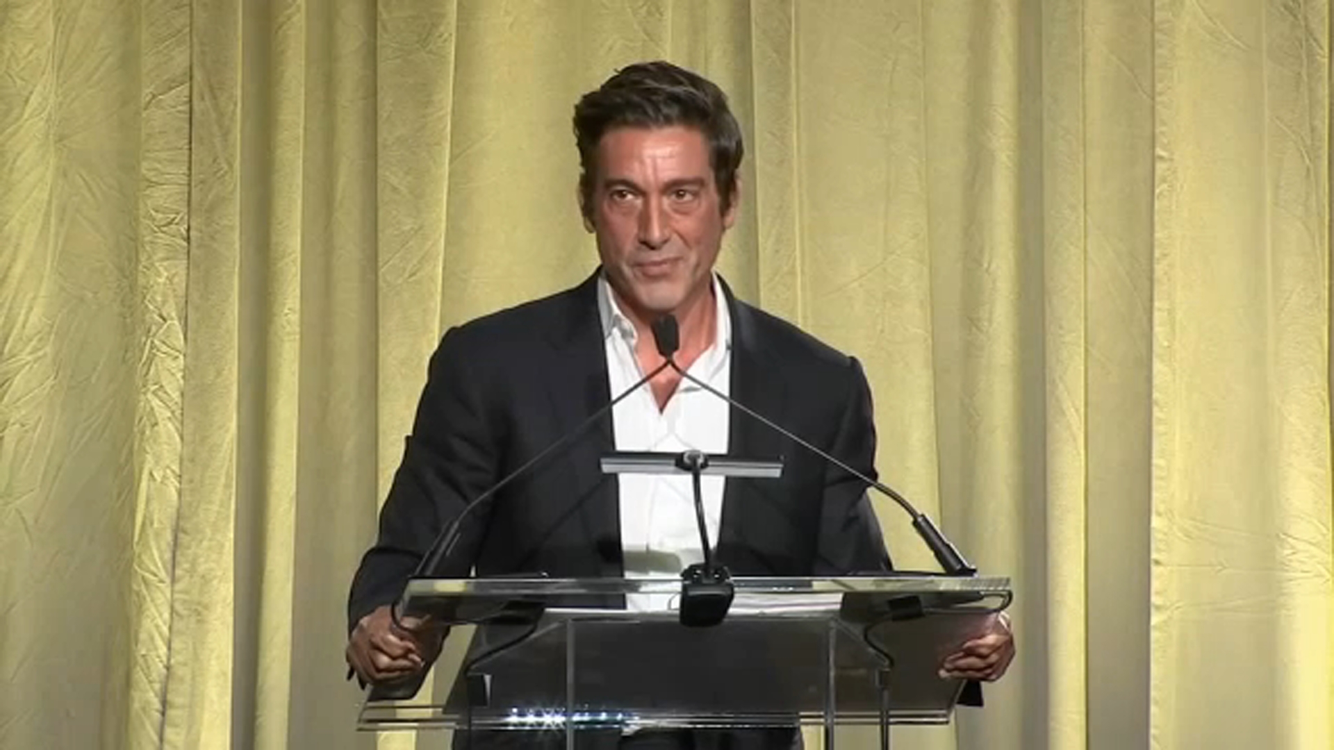 David Muir, Beccah Hendrickson honored by Temple University