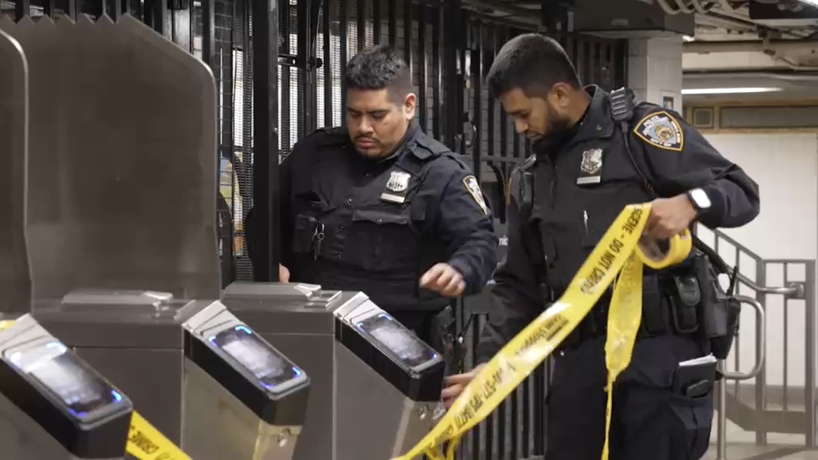 Man slashed at East Harlem 125 Street subway station; police search for ...