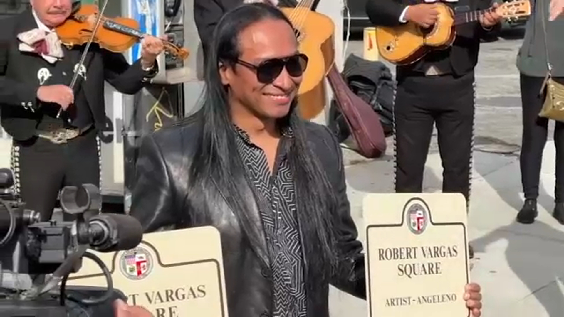18064487_robert-vargas-clean-