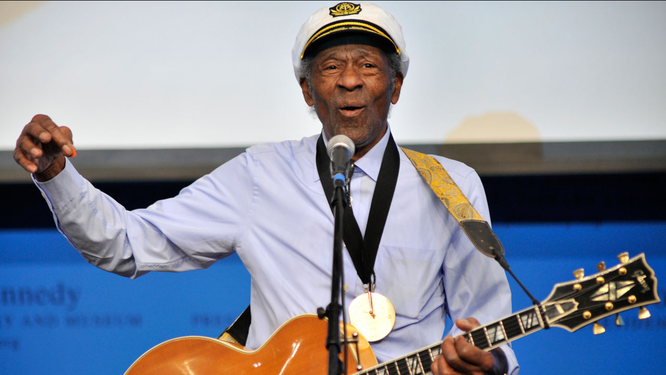 Rock N Roll Legend Chuck Berry Dies At 90 Abc7 Chicago