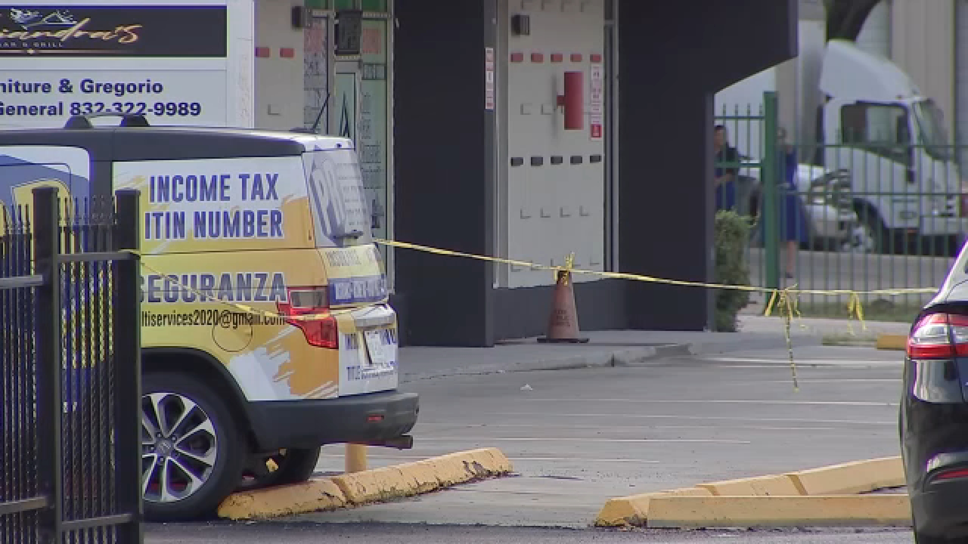 3 hurt, 1 killed in nightclub shooting near Gulfton, HPD says
