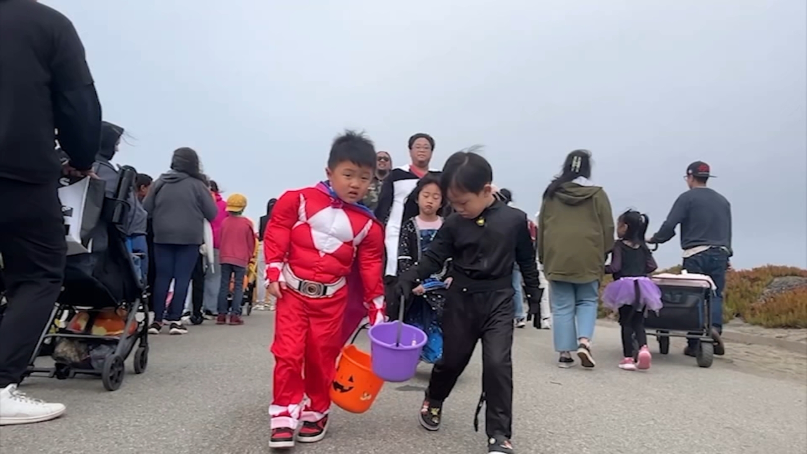 Halloween event held at San Francisco's new Sunset Dunes Park for 1st time