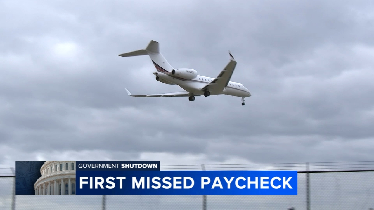 Air traffic controllers miss first full paycheck, urge end to shutdown