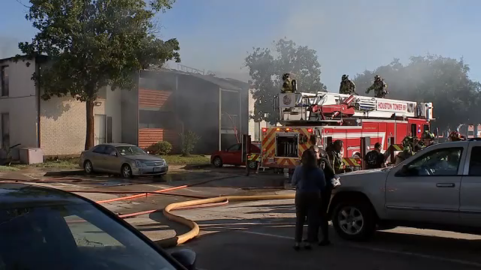 2 injured following apartment fire fueled by strong winds in west ...