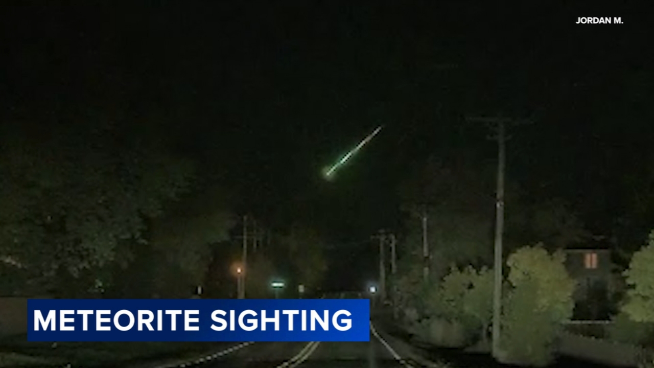 Apparent meteorite caught on camera in Chicago's northern suburbs