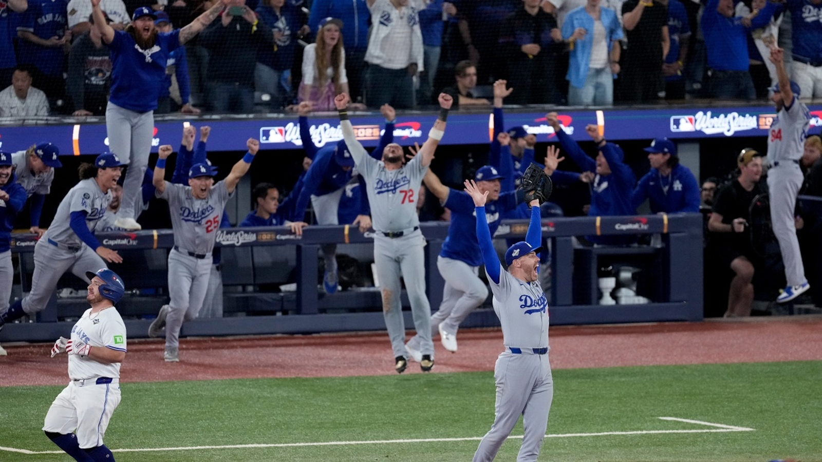 Smith's homer in 11th lifts Dodgers over Blue Jays 5-4 to become first repeat champion in 25 years