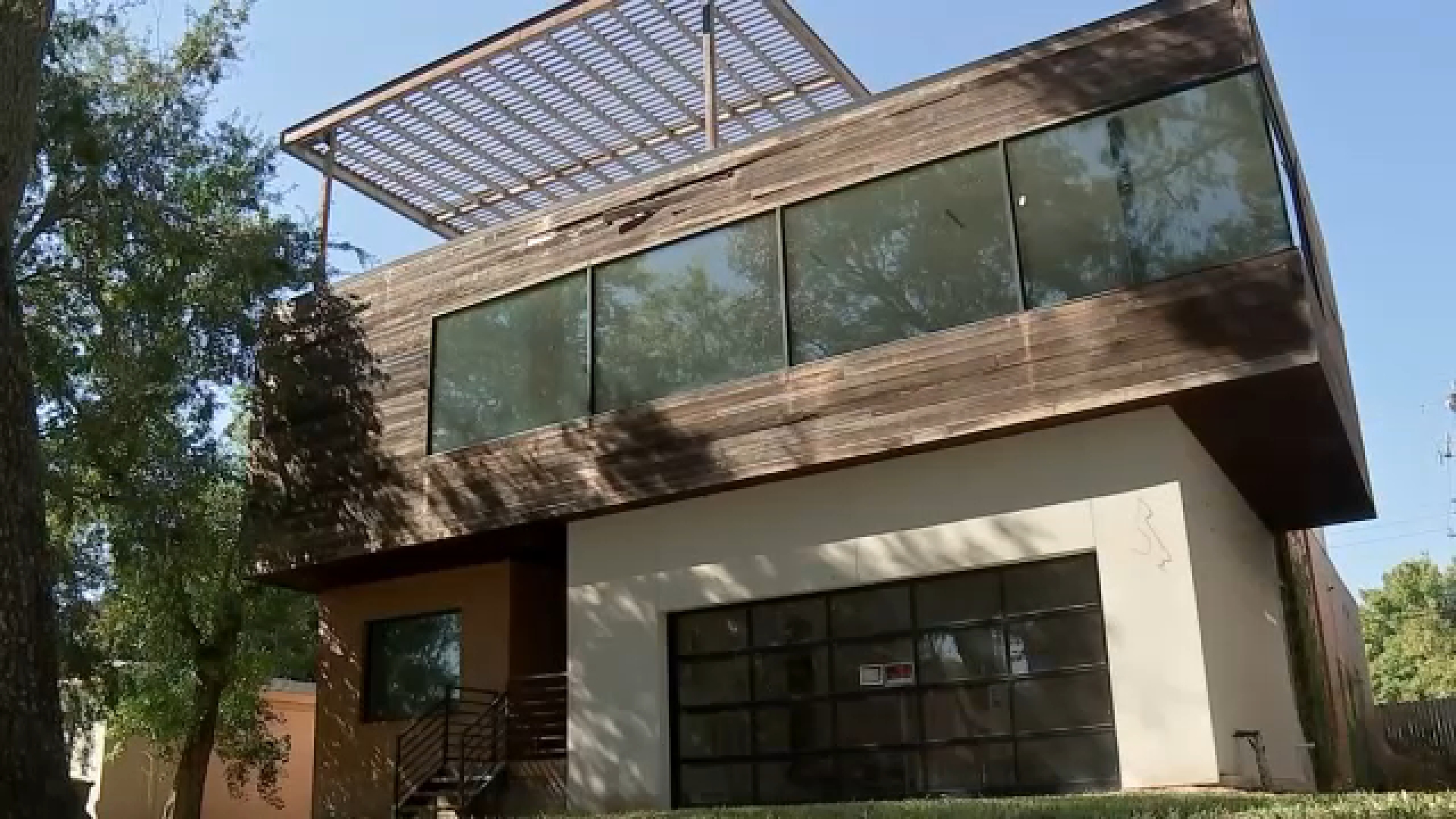 Video shows trio trying to squat in foreclosed home 3 days in a row