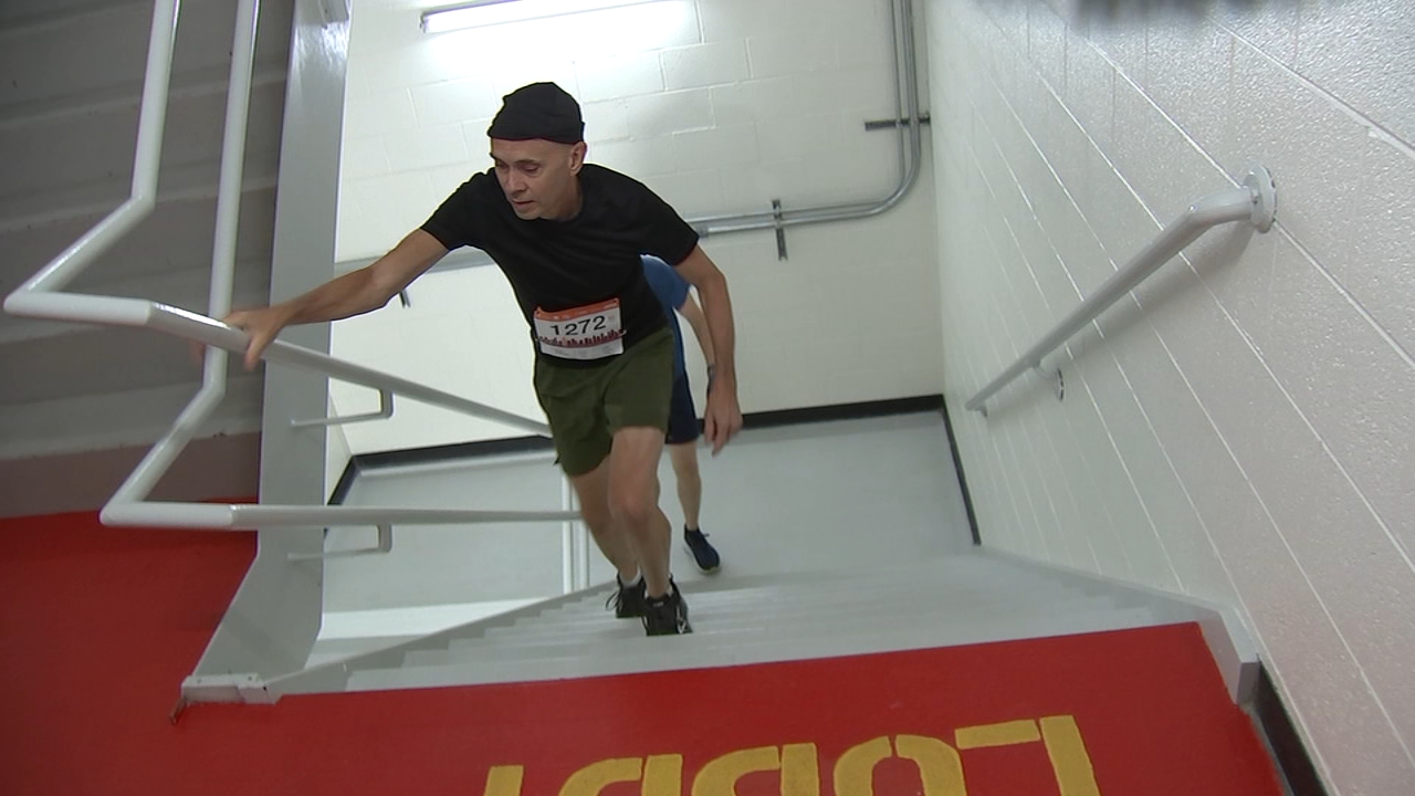 Stair-climbers ascend Willis Tower for 17th annual 'Skyrise Chicago'