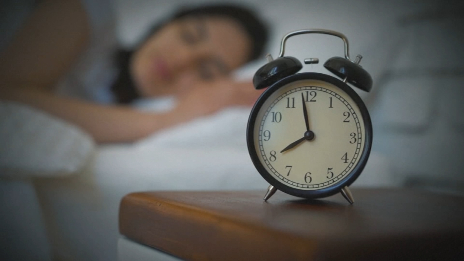 Experts warn time change disrupts sleep and may harm health as Daylight Saving Time ends – ABC11