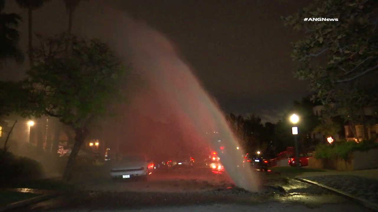 Water main ruptures, creates sinkhole in West LA