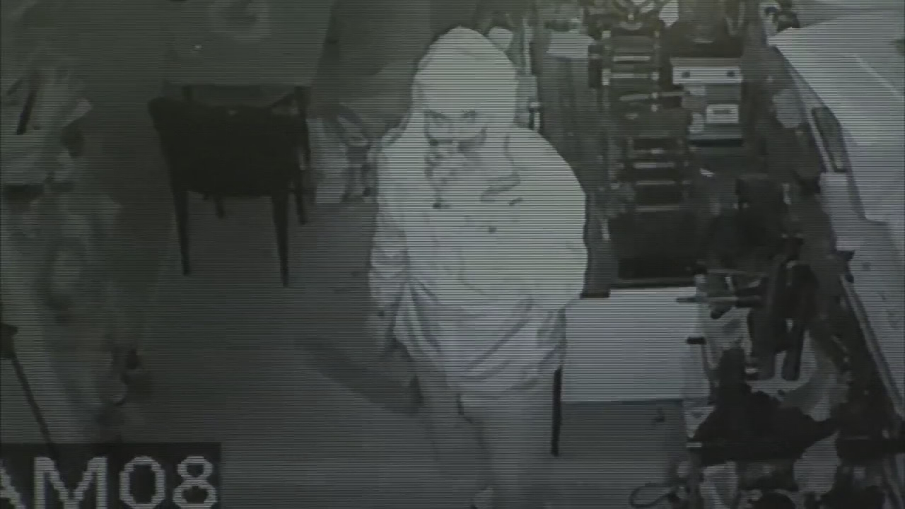 032117-wpvi-jewelry-store-burglary-12pm-video