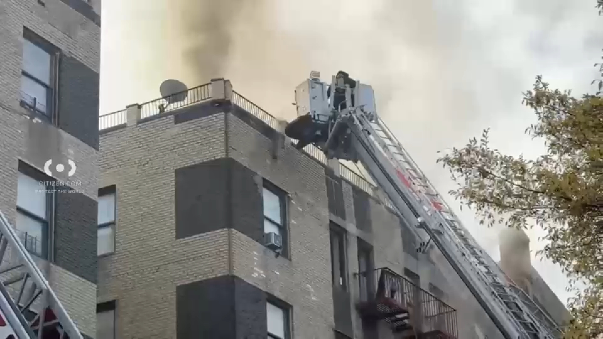 4 injured, including 2 FDNY firefighters, in Bronx apartment fire