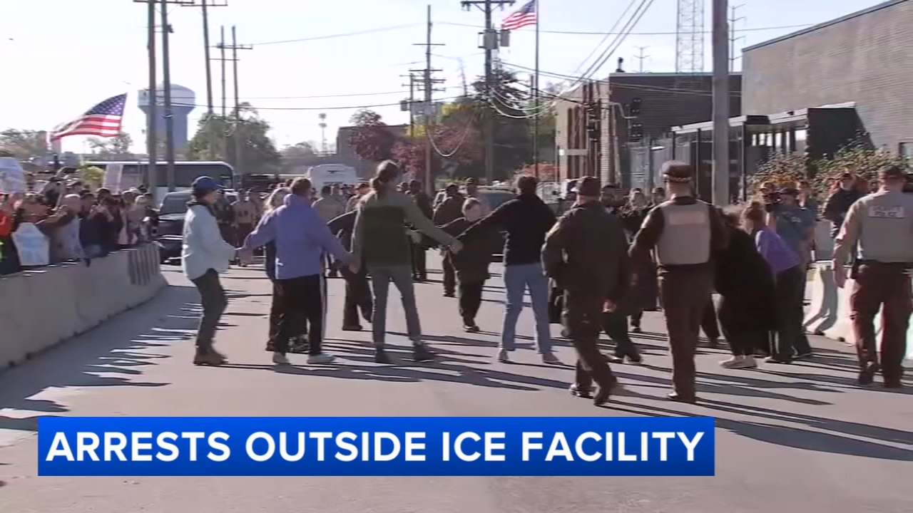 14 'suburban moms' arrested during protest at Broadview ICE facility