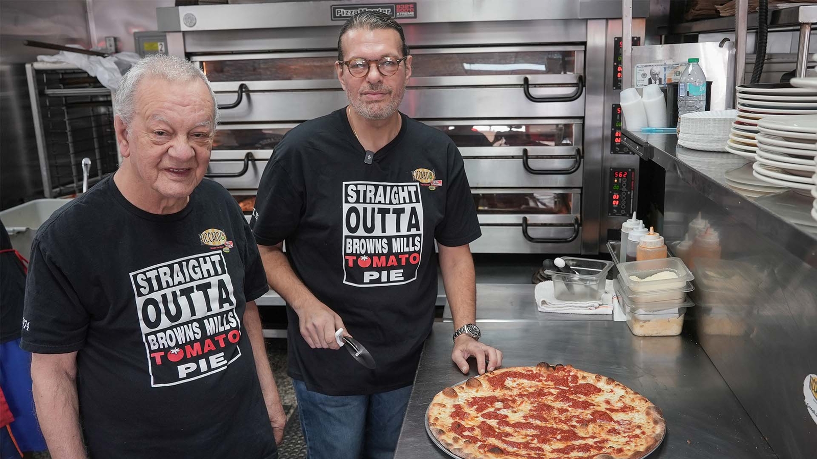New Jersey pizza shop offers free meals to families in need