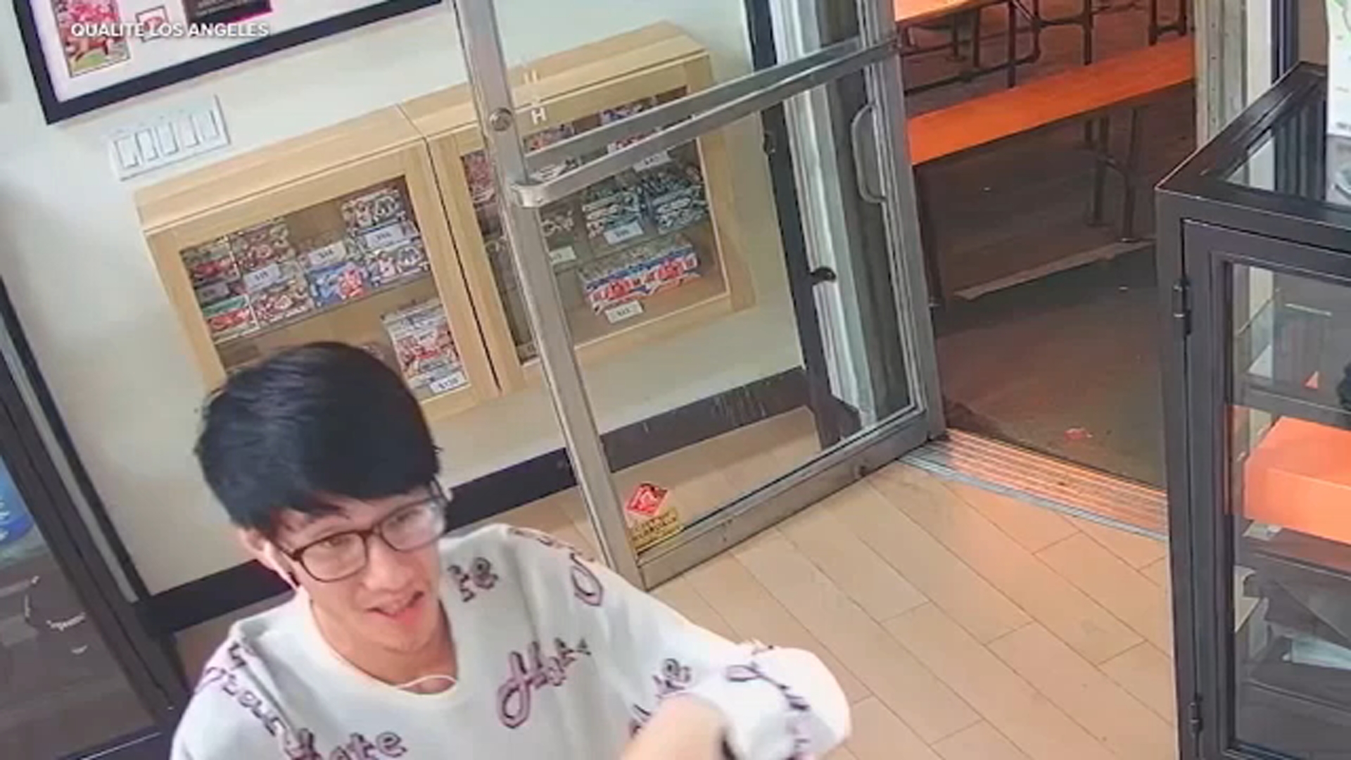 Brazen high-end apparel thief caught on camera at Glendale store