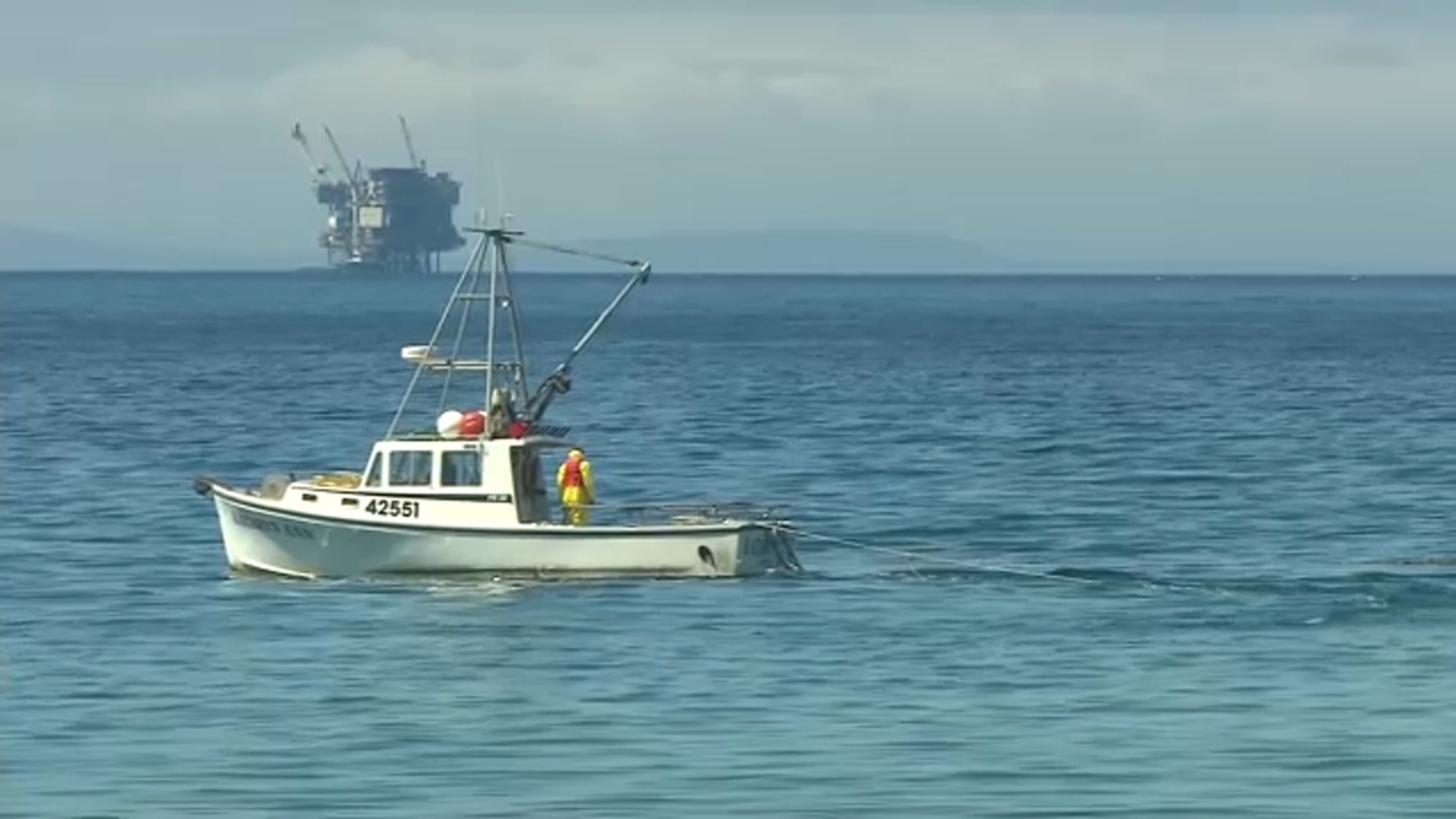 Trump plans to allow oil drilling off California coast, report says