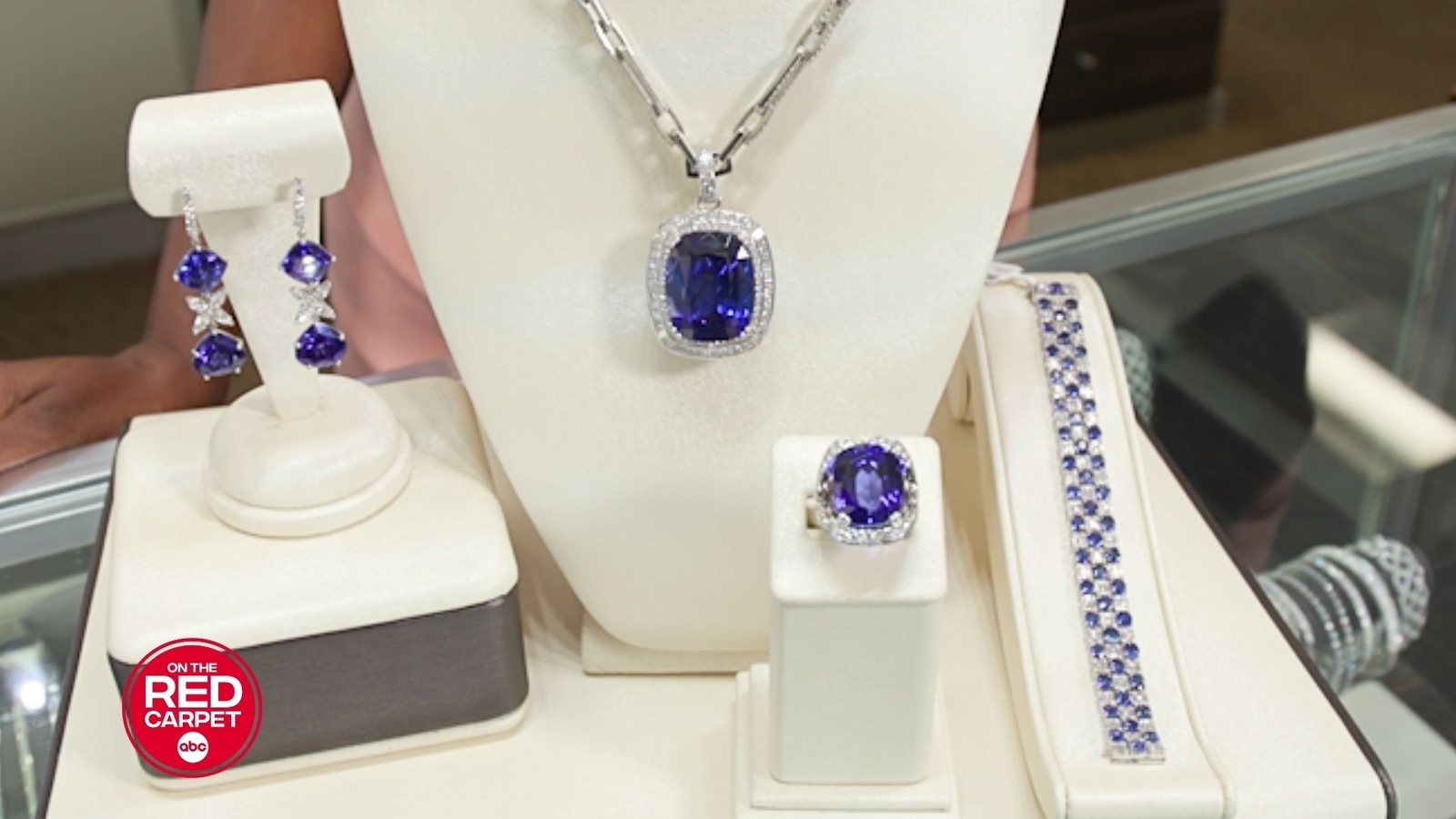Supermodel Roshumba Williams will wear 70-carat tanzanite gem on the CMA Awards red carpet