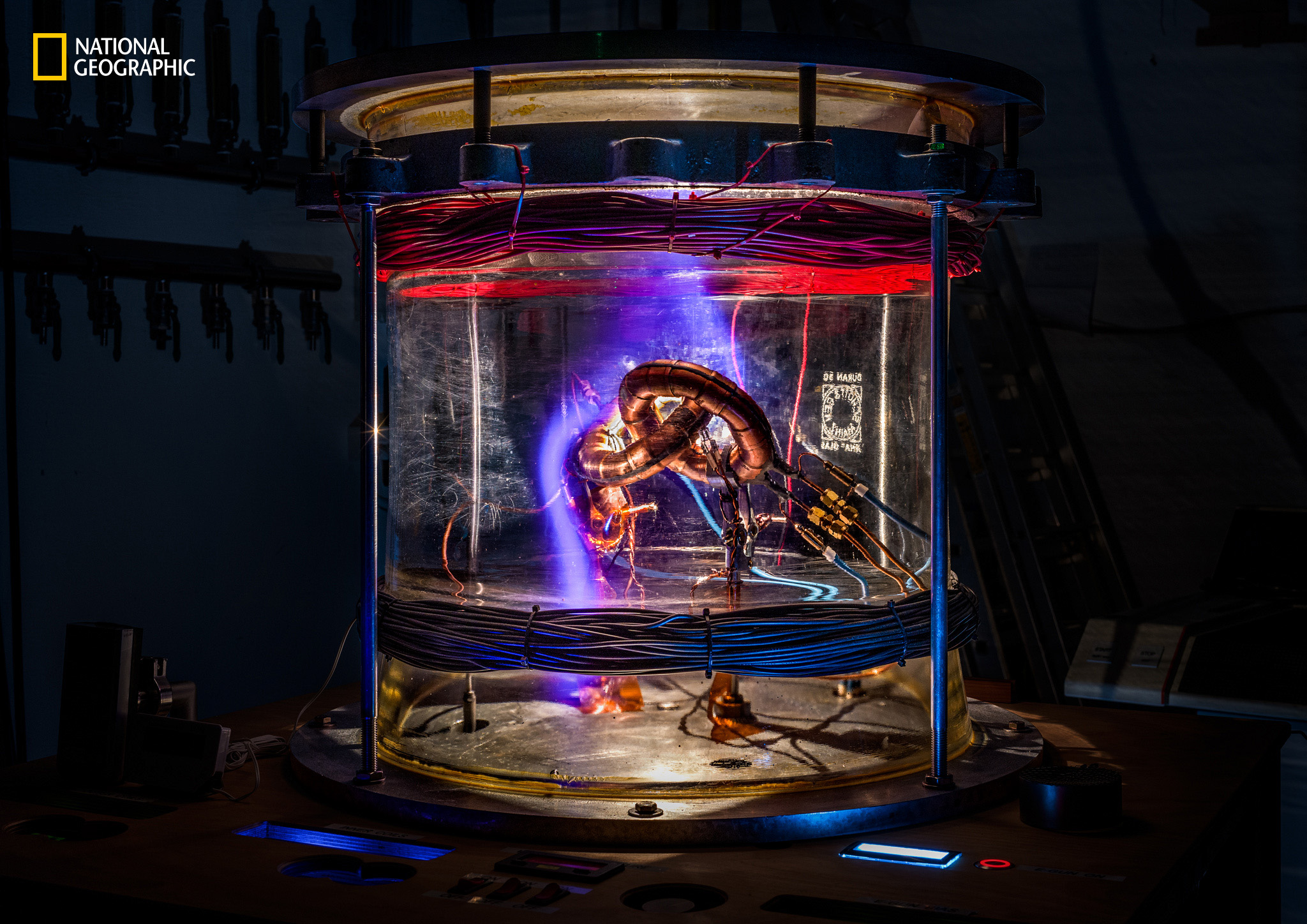 Scientists are developing powerful nuclear fusion devices called stars to solve the global energy crisis.