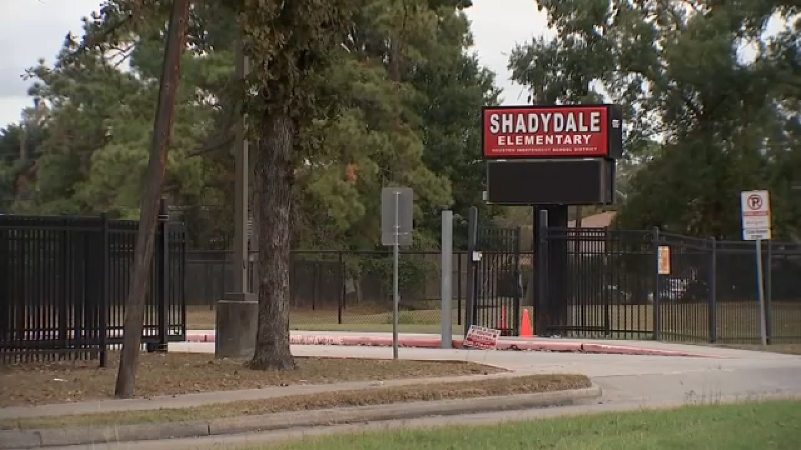 3 HISD employees arrested on campus for outstanding traffic-related warrants, district says
      