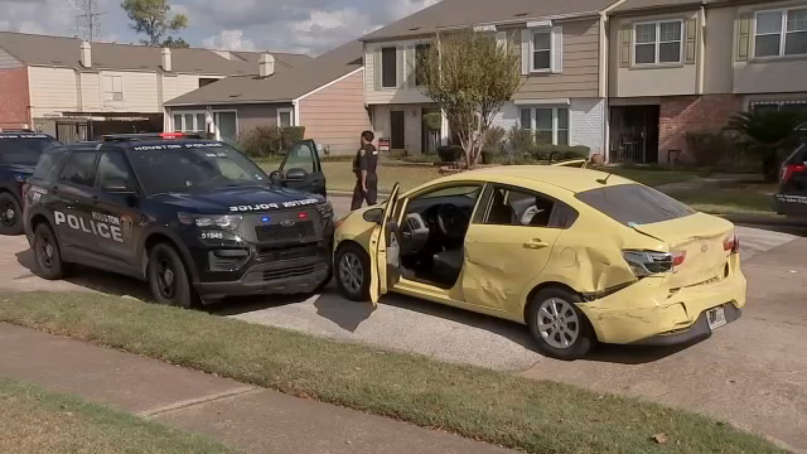 1 juvenile in custody, 2 on the run after chase in stolen car in ...