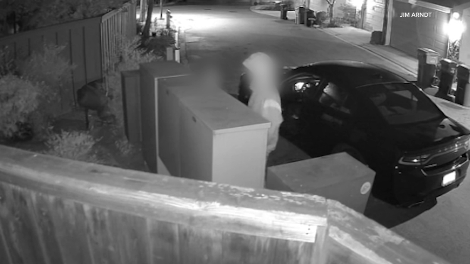 Video shows thieves with master Post Office keys steal mail after dark at San Jose complex