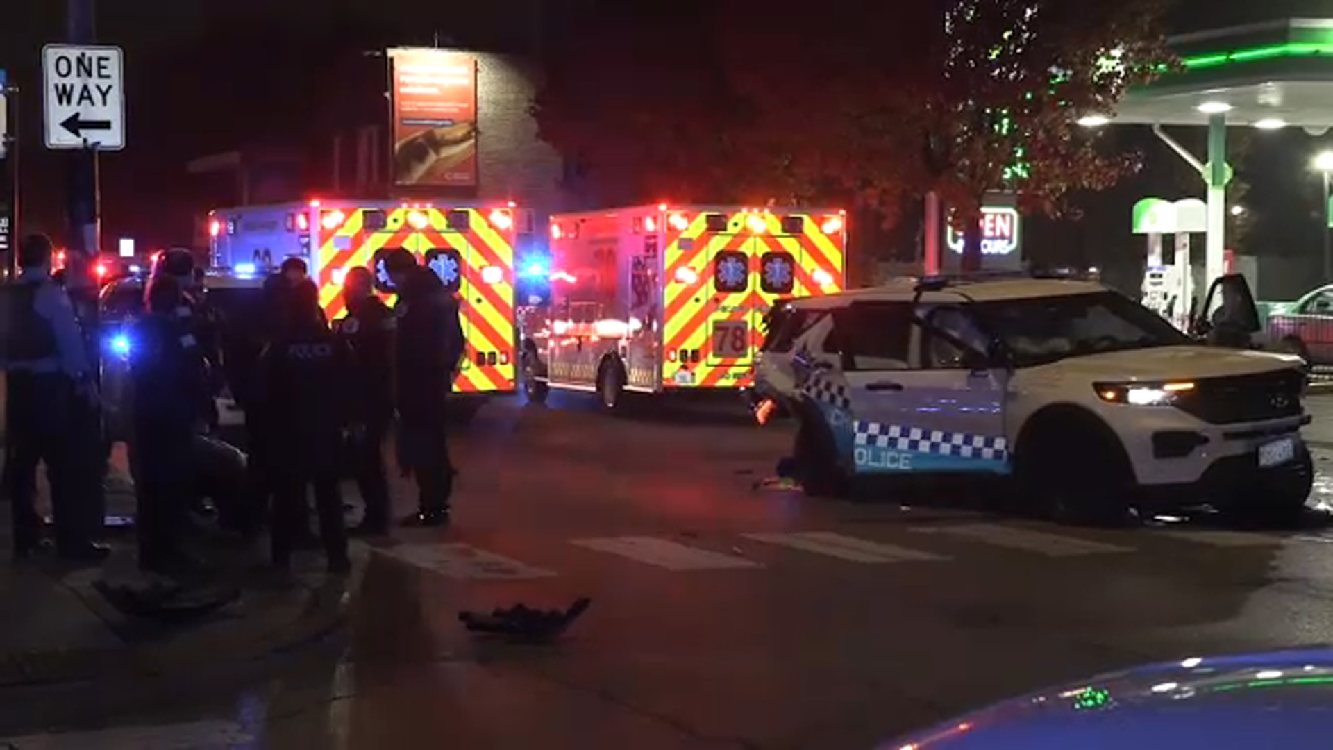 4 injured, including 2 CPD officers, in Gage Park crash