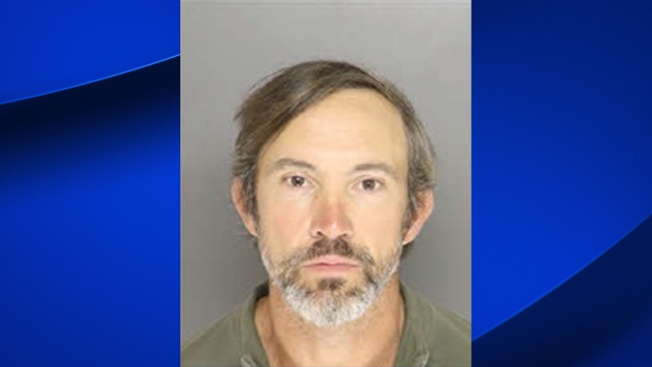 Christopher Loken è stato arrestato con l'accusa di omicidio colposo in relazione alla morte di sua moglie.