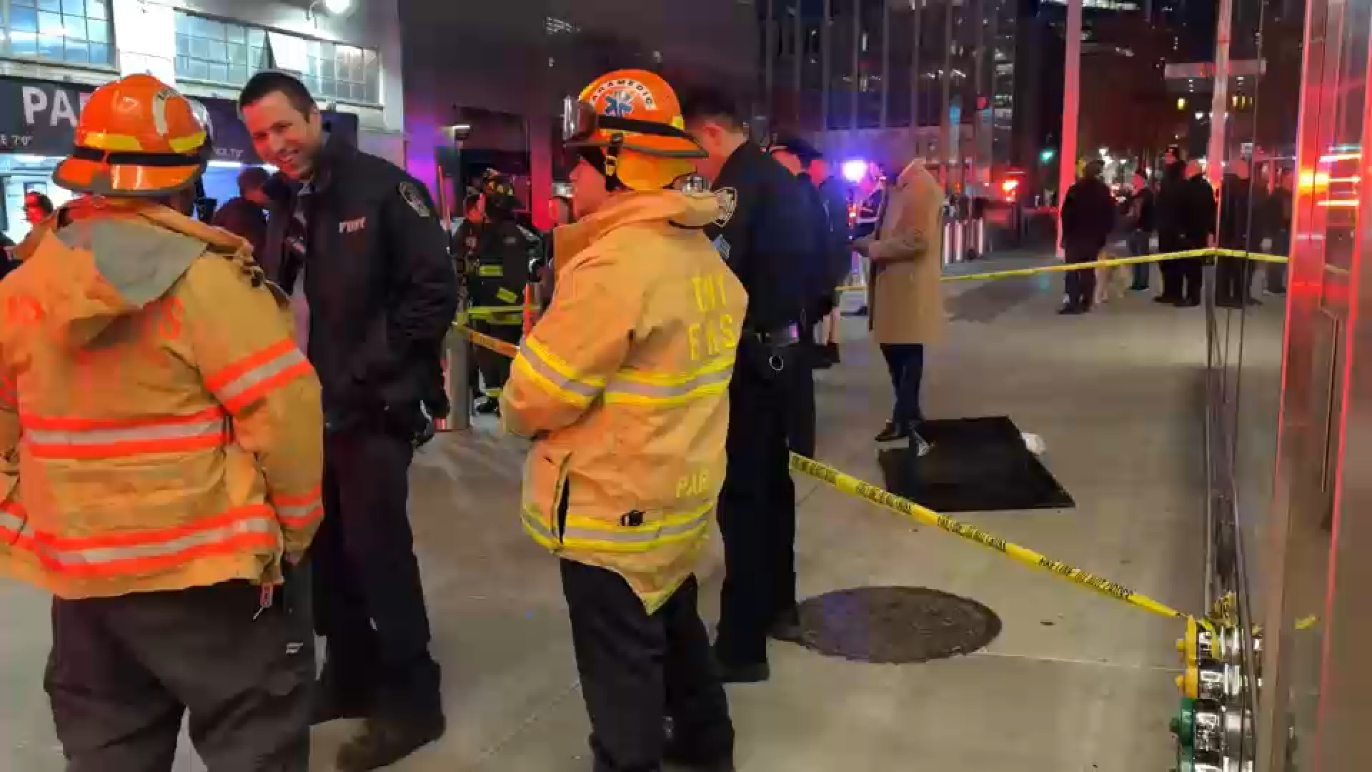 N　death nyc AR89 Midtown parking garage explosion leaves 1 person in serious