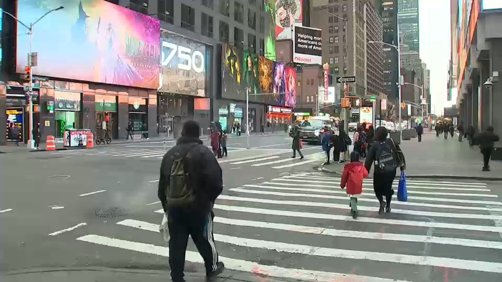 Man stabbed in back in road rage dispute in Midtown Manhattan - ABC7 ...