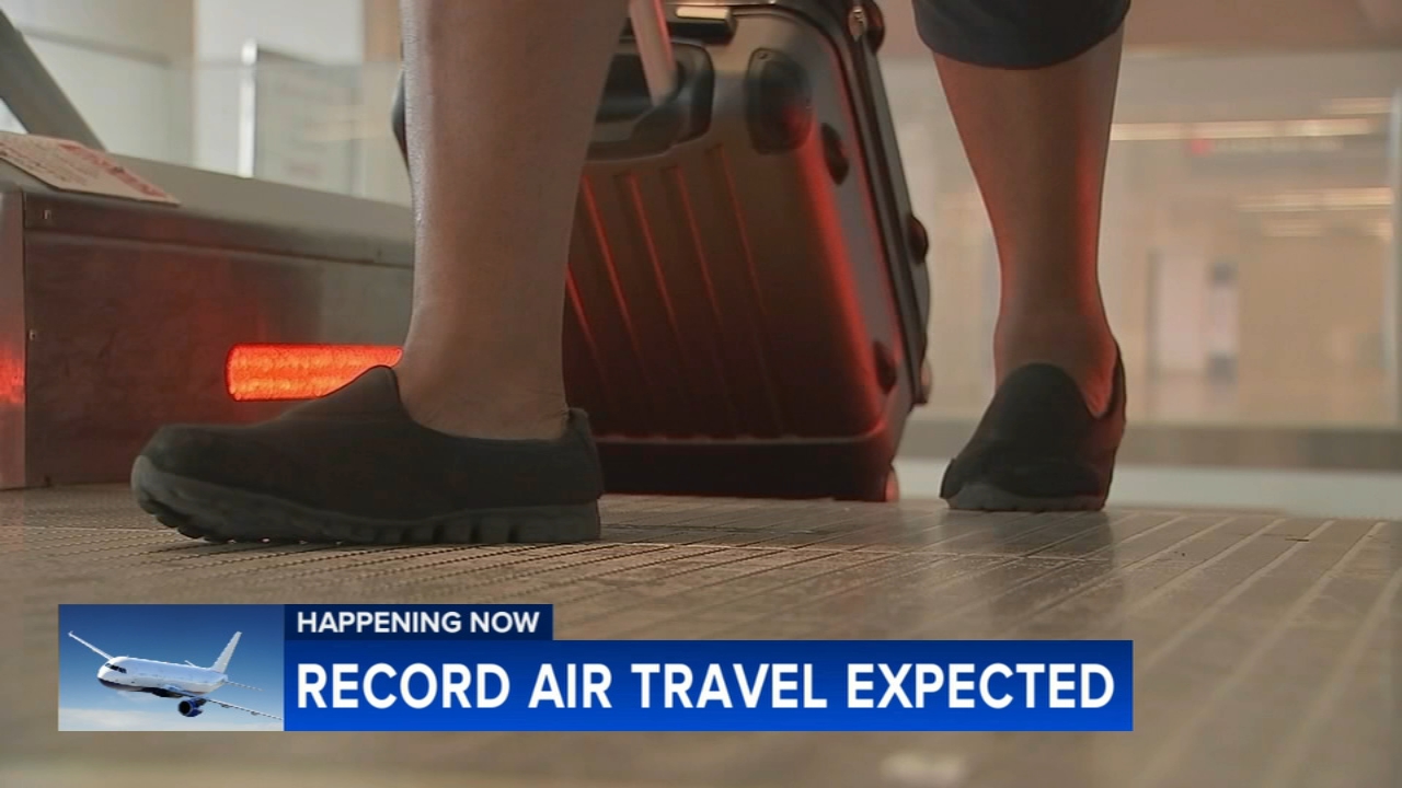 Thanksgiving holiday travel begins at Philadelphia airport