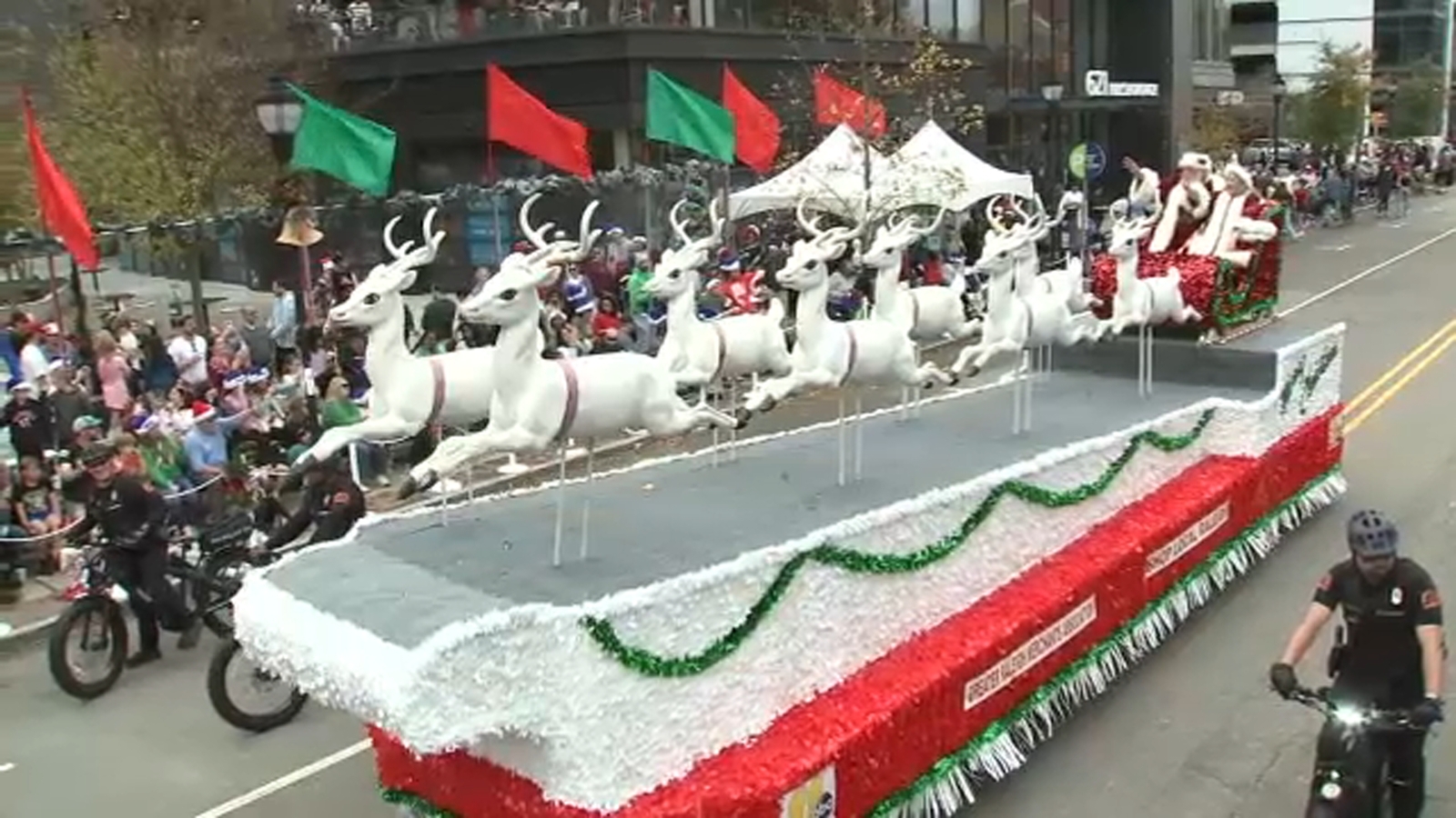 Raleigh Christmas Parade 2025 brings in the holiday season - ABC11 ...