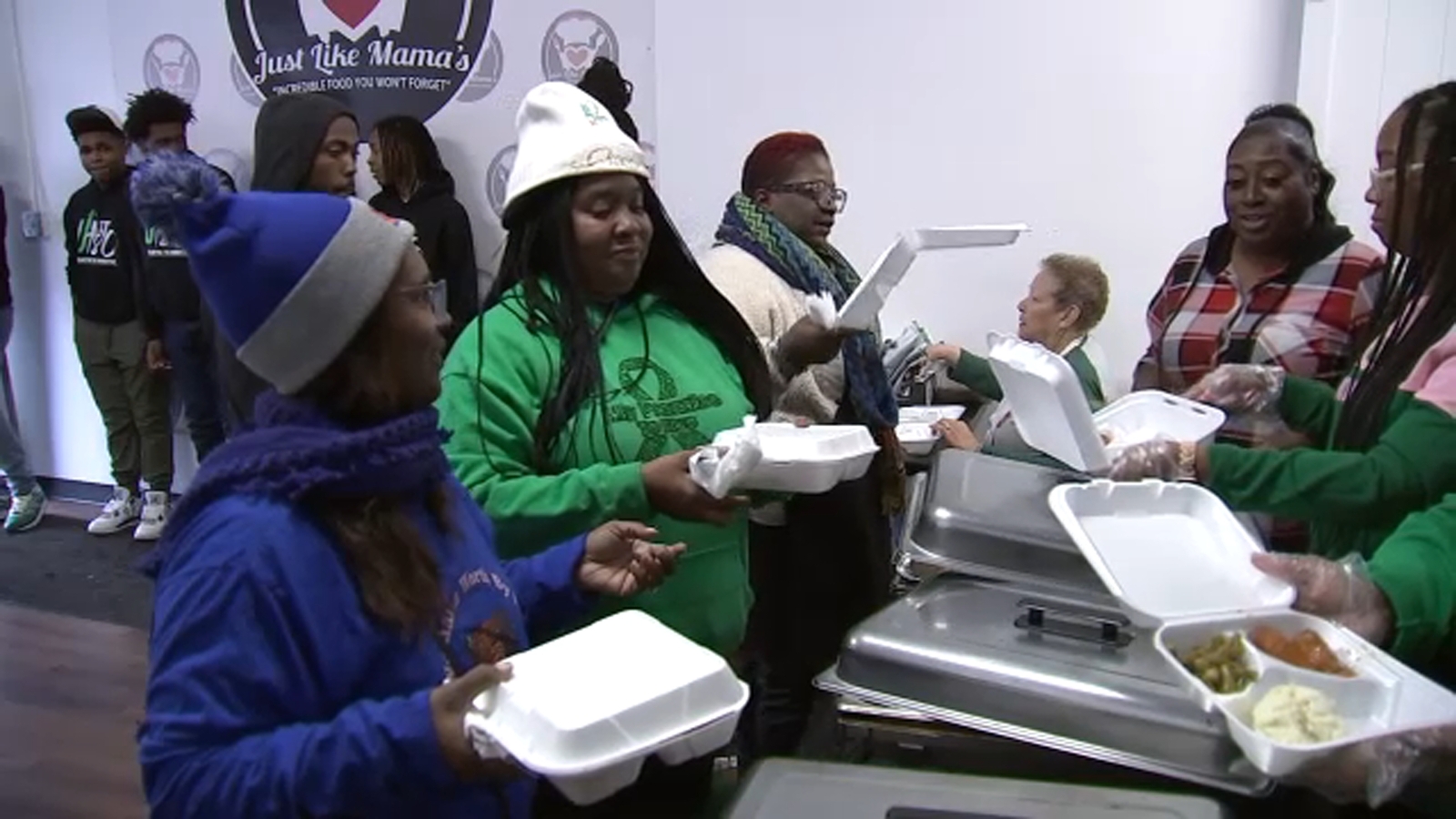 Beloved Maywood restaurant feeding community for Thanksgiving even as it fights to keep doors open