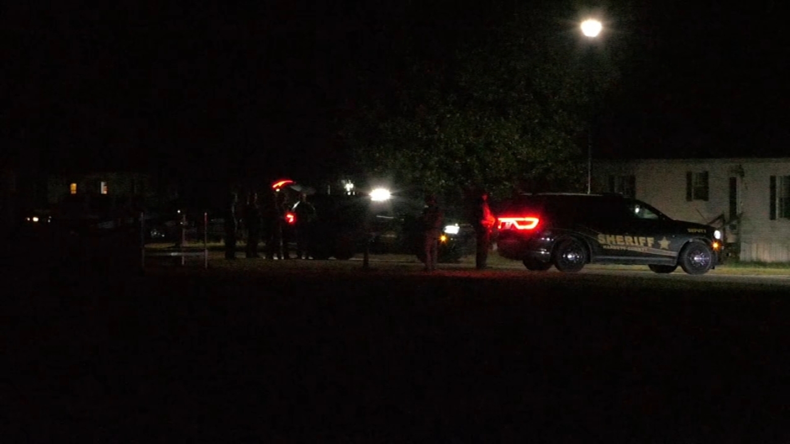 Harnett County deputies at scene of barricade situation at a Lillington ...
